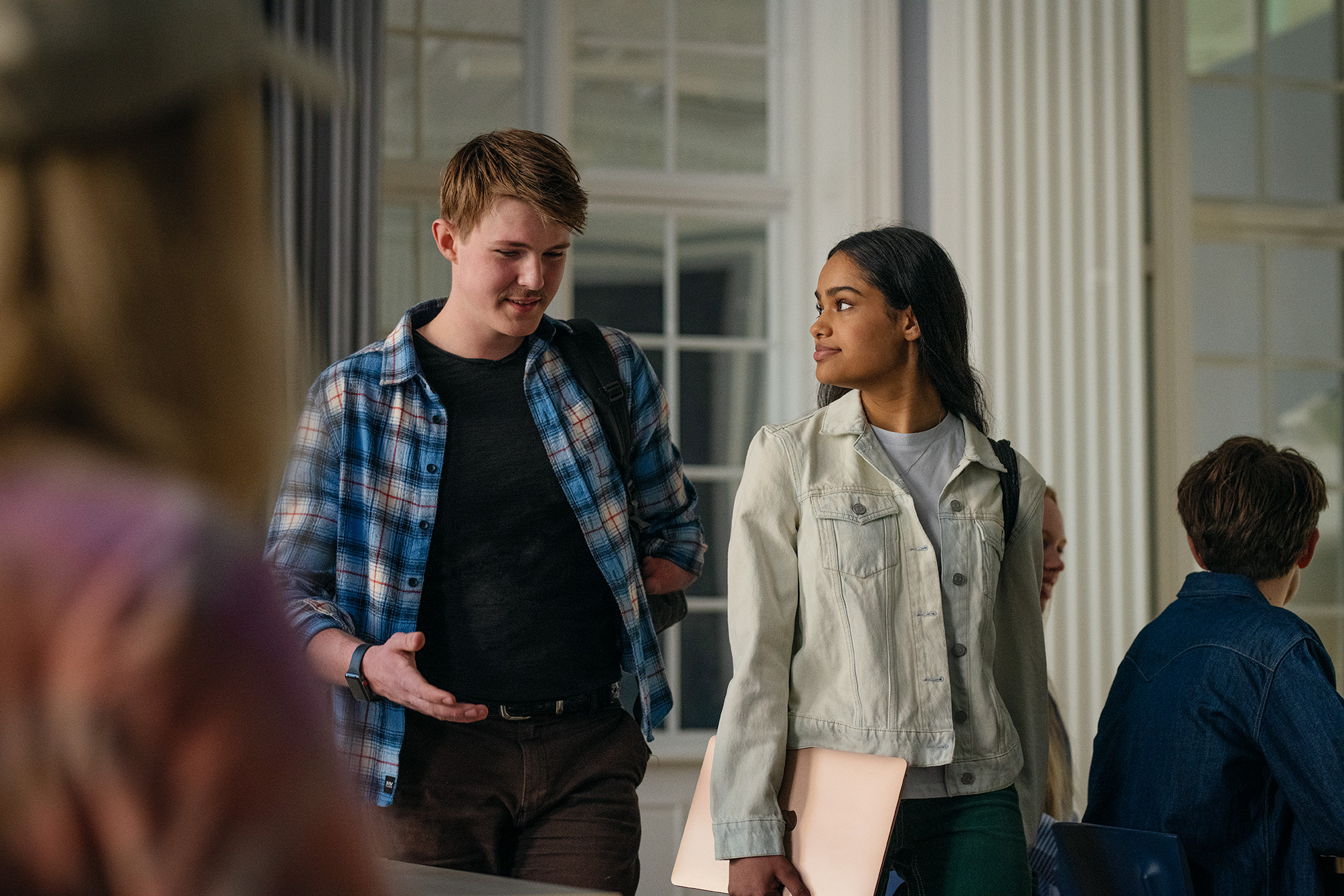 Elever fra Jesper Buchs Iværksætterakademi har en samtale