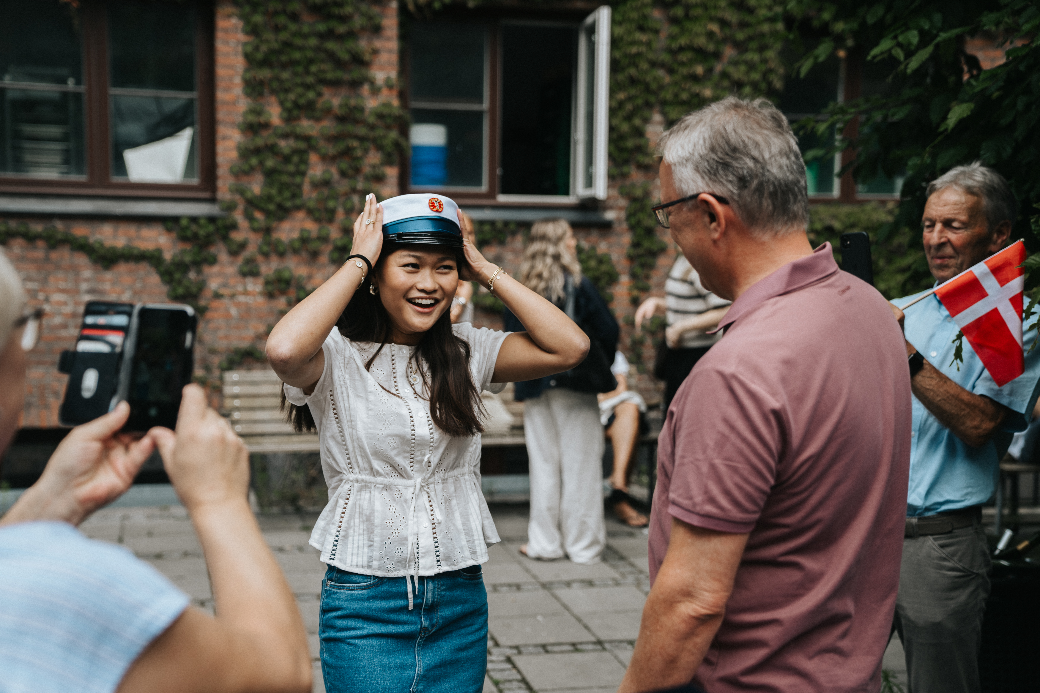 Fejring af elev med studenterhue på