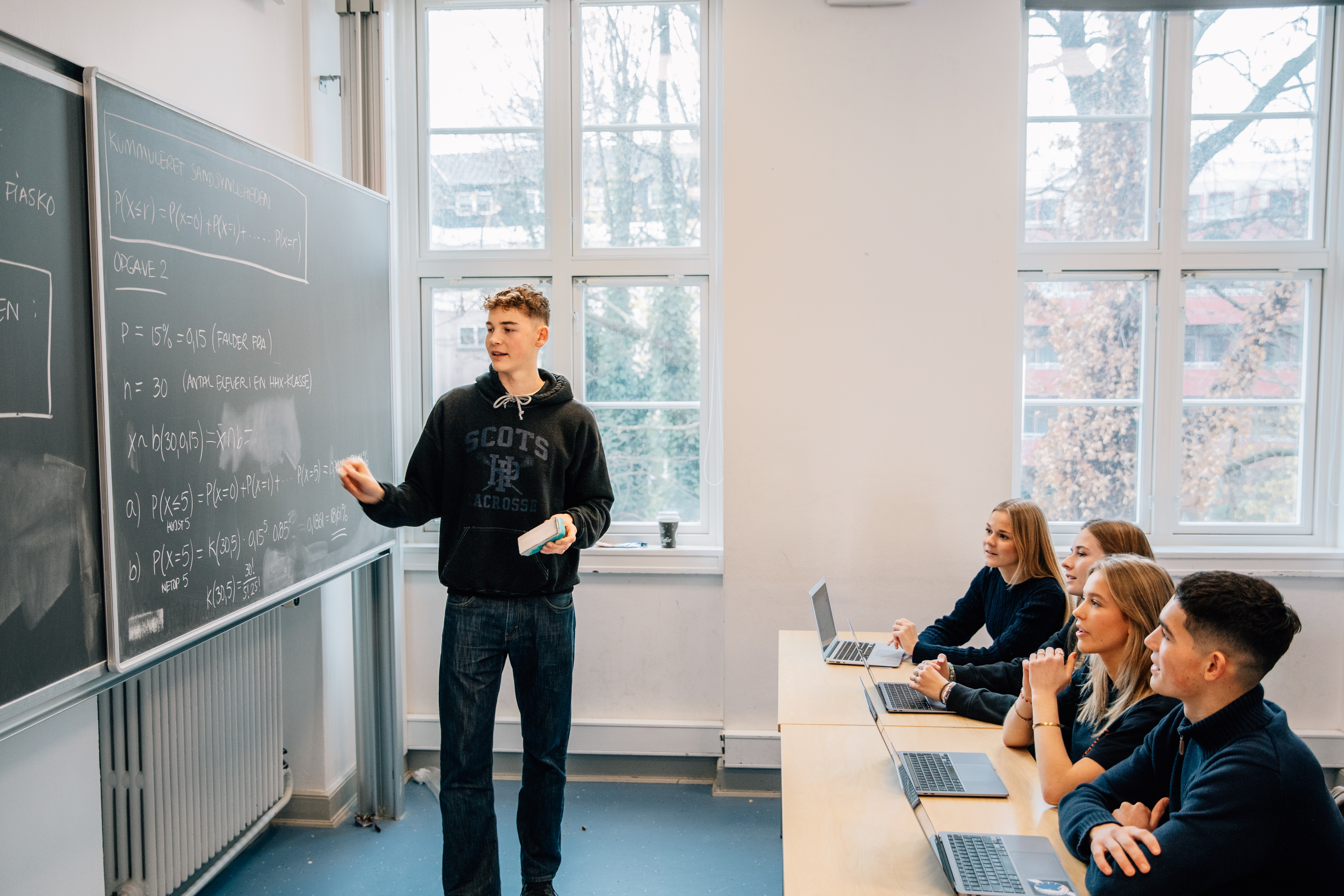 Elev der fremlægger foran andre elever