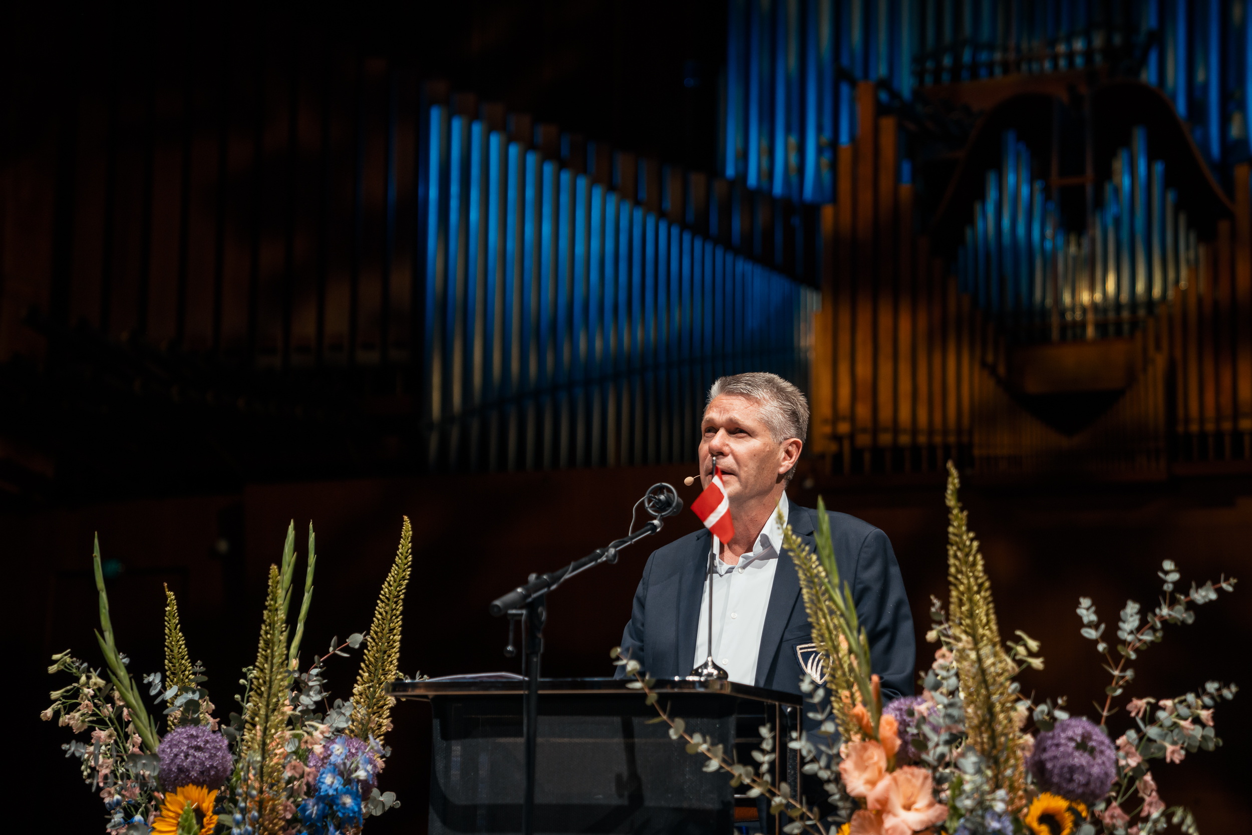 Rektor på Det Internationale Gymnasium Peter Bang-Sudergaard holder tale til dimission i DR's Koncertsal